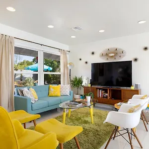 amarillo-house-luxury-home-with-pool-spa.palm-springs-ca-hotels.com/